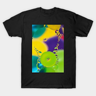 Colorful close up of oil drops in water T-Shirt